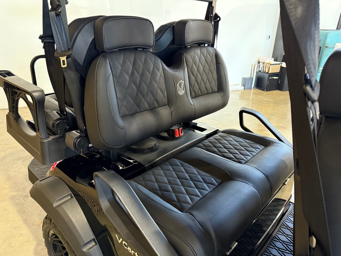 2025 vCart Limo 6 Seater Black Paint / Black Seats